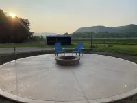 3 Peaks Farmhouse- Beautiful Remodel with Scenic Views + Root River Trail access