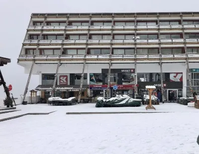 ARC 1600 Studio top floor south-facing terrace sleeps 4 Hotel dekat Speed Riding School - Les Arcs