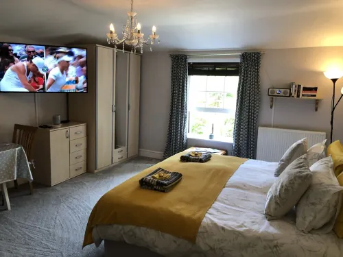 Little Gem in heart of Old Village with private hot tub from Nov 2021 Hotels in Shanklin