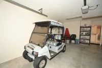 2BR/2BA with electric golf cart,  5 minutes to Lake Sumter and 466 shopping. Hotel a The Villages