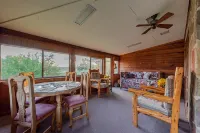 Authentic Ranch Home on 650 Acres with Peace and Tranquility - 3 tähden