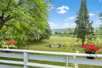 Lake views and minutes from Lawsonia Golf Course and downtown Green Lake.