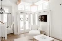 Elegant Cottage on the Bluff Downtown Fairhope (B) Hotels in Fairhope