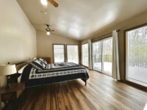 Trails+R&R+H2O Falls+One Hour From Lambeau!