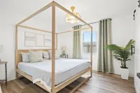 3-bedroom house only a 5 minute walk to the beach with a turf backyard!