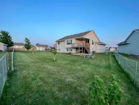 Spacious 3 bedroom home near the Barefoot Bar