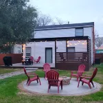 Simply Get-A-Waco - HOT TUB, Sleeps 10+, 5-minute walk to Silos & Downtown Waco!