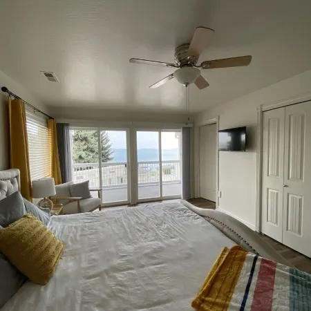 Lakefront Oasis - Lakefront w/ Views, Private Shared Dock, Wrap Around Deck