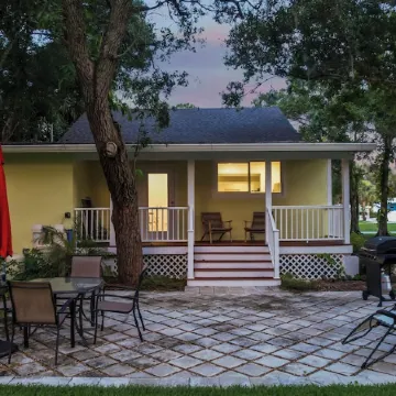 NEW LAKE HOUSE Just remodeled  All newly furnished with comfort in mind.