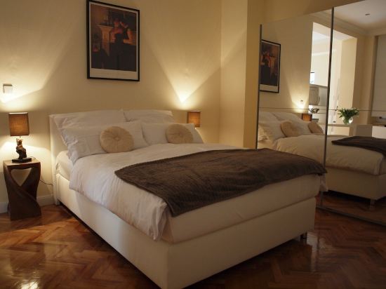 Super Apartment at the main station with garden, washing machine...