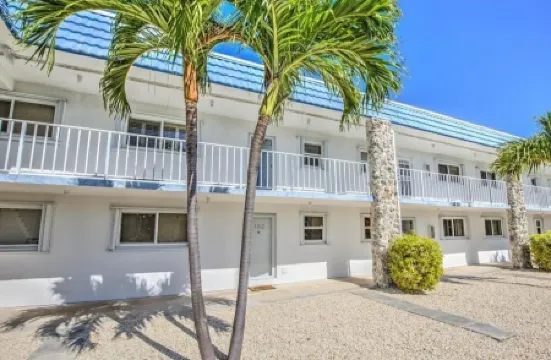 Sombrero Beach Vacation 2/2 Condo