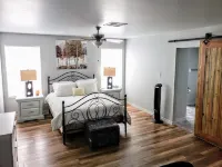 Snowbirds & Families - Large Covered Patio - Pet Friendly - Cabletv - Sleeps 6