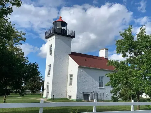 Clean, spacious, tastefully decorated 3 bedroom 2 bathroom Luxury Penthouse Apt Hotels in Escanaba