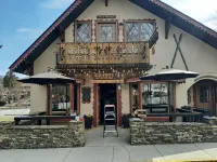 Welcome to the Heart of Helen, Chalet Munich