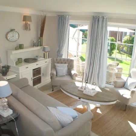 Exclusive apartment with garden and fireplace near the beach