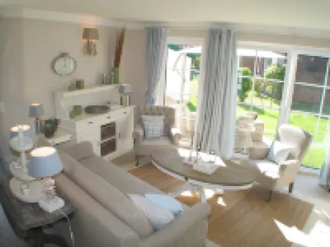 Exclusive apartment with garden and fireplace near the beach