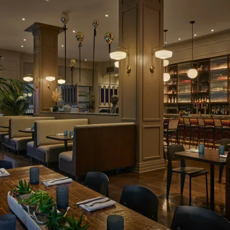 Renaissance Saint Elm Dallas Downtown Hotel Отели рядом с достопримечательностью «Площадь Сэнкс Гивен»