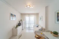 Cozy flat with shared pool near the beach