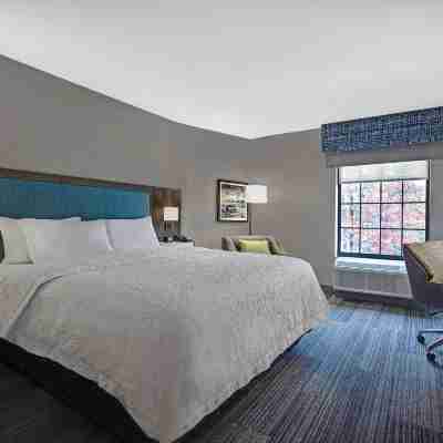 Hampton Inn Westfield Rooms