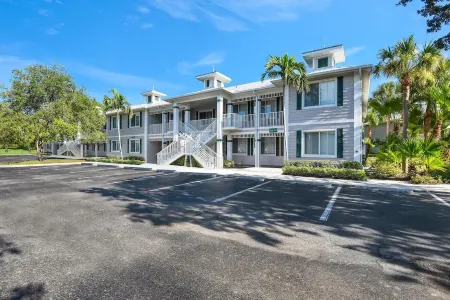 NEW Luxury 2 BR plus den in Greenlinks Condo totally remodeled! Отели в г. Лели-Ресорт