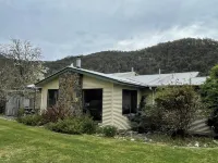 Enjoy Alpine Lifestyle at Mesley Manor, in heart of Omeo, close to Bike Trails Hotels in Omeo