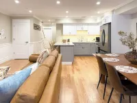 3BR Luxe ~ Elegant Design ~ DNTN ~ Deck ~ Parking