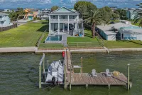 Charming 3-bedroom house in Rockport with WiFi, AC, O/DR Elevator, & Boat Lift!