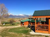 'Wolf Den'-A Perfect Romantic Honeymoon cabin and a Sportsman's Paradise Cabin