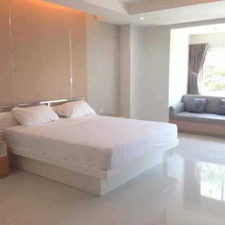 Nampetch Condominium Отели рядом с достопримечательностью «Ват лонг Кхру»