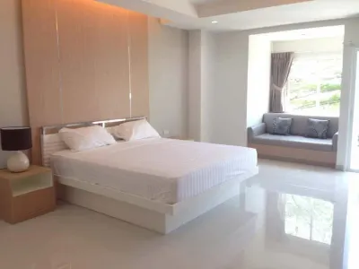 Nampetch Condominium Отели рядом с достопримечательностью «Phan Thai Norasing Shrine»