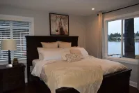 Seattle/Airport/Light Rail/SeaTac/2Bdrm Apt/Waterfront Home - 4-Star