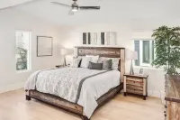 Oceanfront Designer Condo - Private Beach, Unobstructed Views, AC