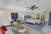 144' New River Dock DT! Sailfish Pool, Hot Tub, Pontoon & Fire Lounge Luxury!