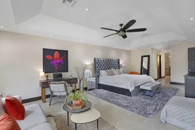 144' New River Dock DT! Sailfish Pool, Hot Tub, Pontoon & Fire Lounge Luxury!
