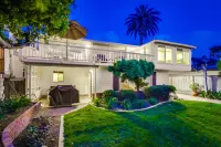 Across From The White Sand Of Moonlight Beach - Full Ocean/Beach View