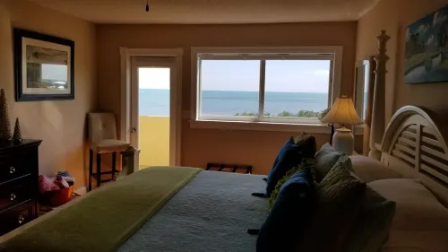 Spectacular Oceanfront Views , Free Wifi, HD Smart TV'S, Summer Special Rates