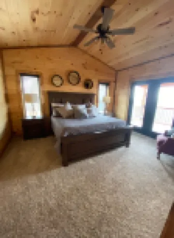CLEAR VIEW CABIN - only 1 mile from Van Buren & Current Rvr @ Big Spring Park!