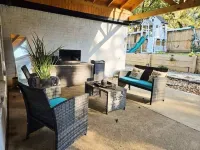 Charming 4-bedroom house in the gated lake community, April Sound!