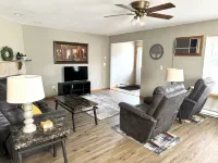Rusty Rim Bike House Unit 1, Centrally Located, 2 Bed 1 Bath