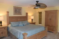 Beautiful Waterfront Property, Direct Gulf Access, Saltwater Heated Pool & Spa Hotels near Pine Island Crossing