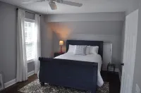 Totally Renovated Waterfront Cottage, Snowbird's Paradise, Boater's Dream Hotels in der Nähe von Spanish Moss Trail