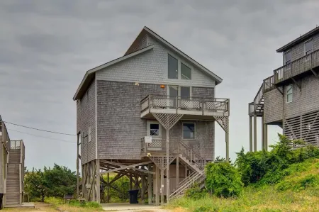 Direct Oceanfront 4 Bedroom Home - Private Beach Unobstructed Views Отели рядом с достопримечательностью «Маяк мыса Хаттерас»