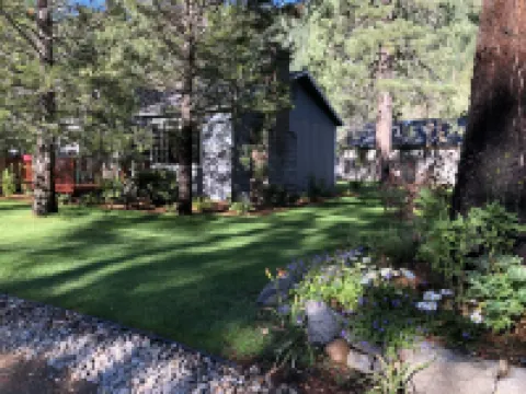 Charming, Cozy, Cottage. Location Perfect for Outdoor enthusiasts and Couples