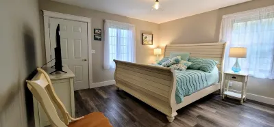 Bear Haven Cottage at Glen Lake Narrows