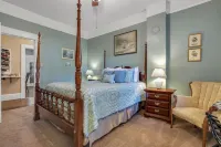 Charming home, perfect for families, Bikers,  Brevard College, College,  camps Hotels near Sliding Rock