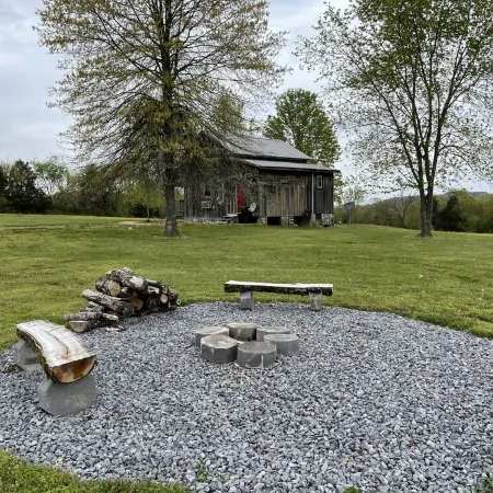 Cozy Cabin Near Nashville, TN ~ Surrounded By Beautiful Farmland