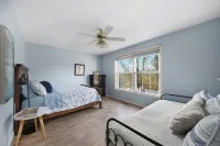 Lakefront, Swimming pool family home minutes from downtown Nashville