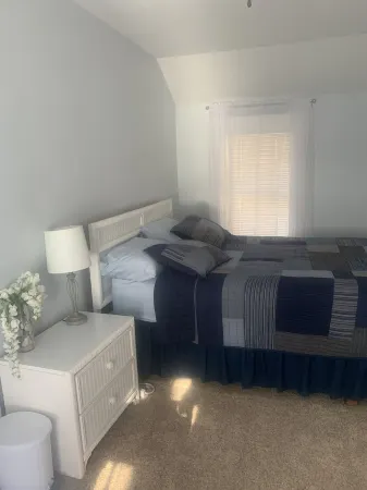 Peaceful, Private Lakeside Retreat on Beautiful Long Lake