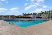 Condo in Legends Golf Course Resort  with a great Pub Next Door to the Unit