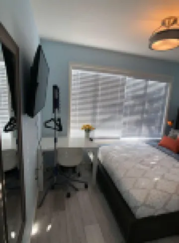 Elegant charming unit close to everything